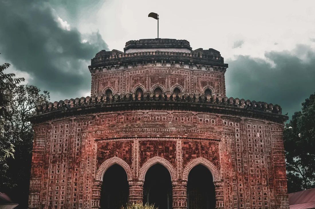 ঐতিহ্য আর আধুনিকতায় পর্যটনের নতুন দিগন্ত